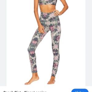 Beach Riot tie dye clover leggings size XS